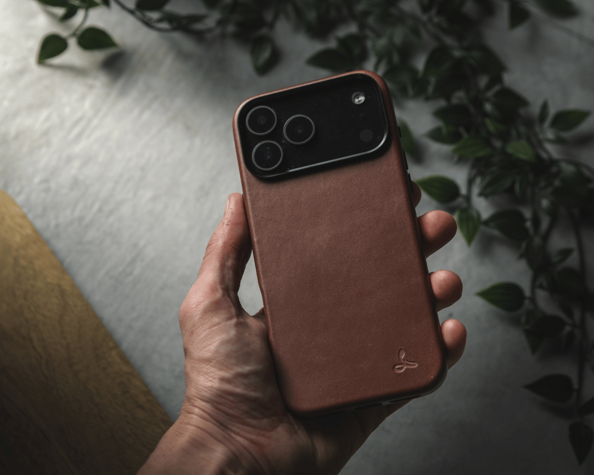Snakehive Metro Bumper Case Apple iPhone 17 Pro Max - Metro Slim Leather Phone Case Metro Slim Leather Phone Case for Apple iPhone 17 Pro Max