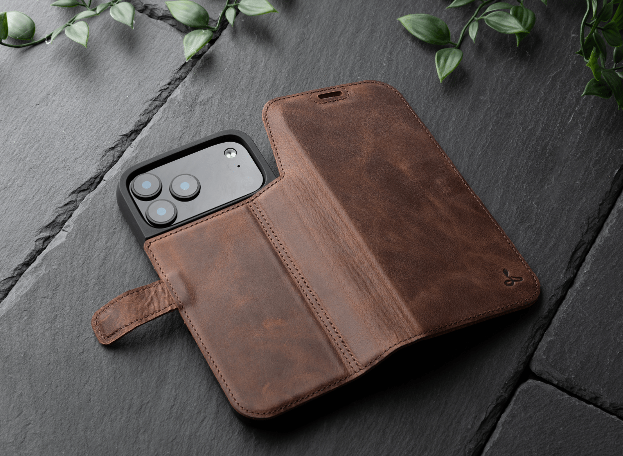 Apple iPhone 17 Pro - Vintage Leather Wallet Phone Case