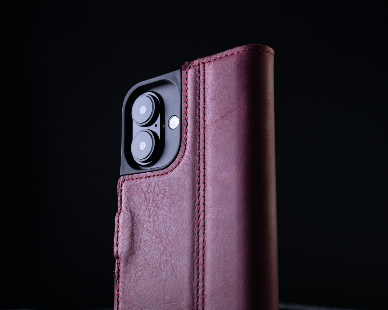 Apple iPhone 16 Plus - Vintage Leather Wallet