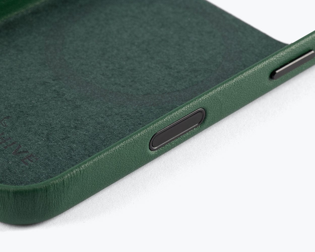 Apple iPhone 17 Pro Max  - Metro Slim Leather Phone Case