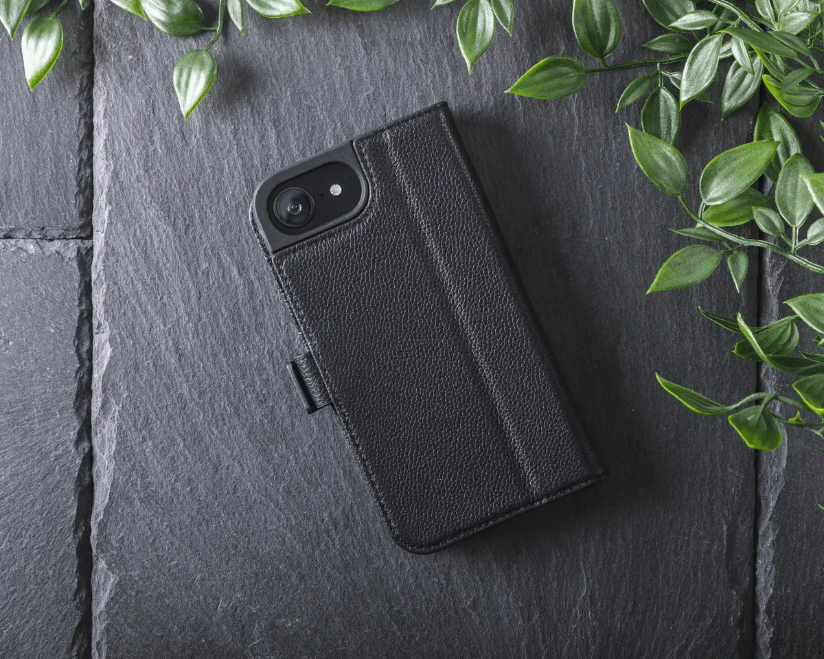 Snakehive Metro Wallet Apple iPhone 17e / 16e - Metro Leather Wallet Phone Case Metro Leather Wallet Phone Case for Apple iPhone 17e / 16e