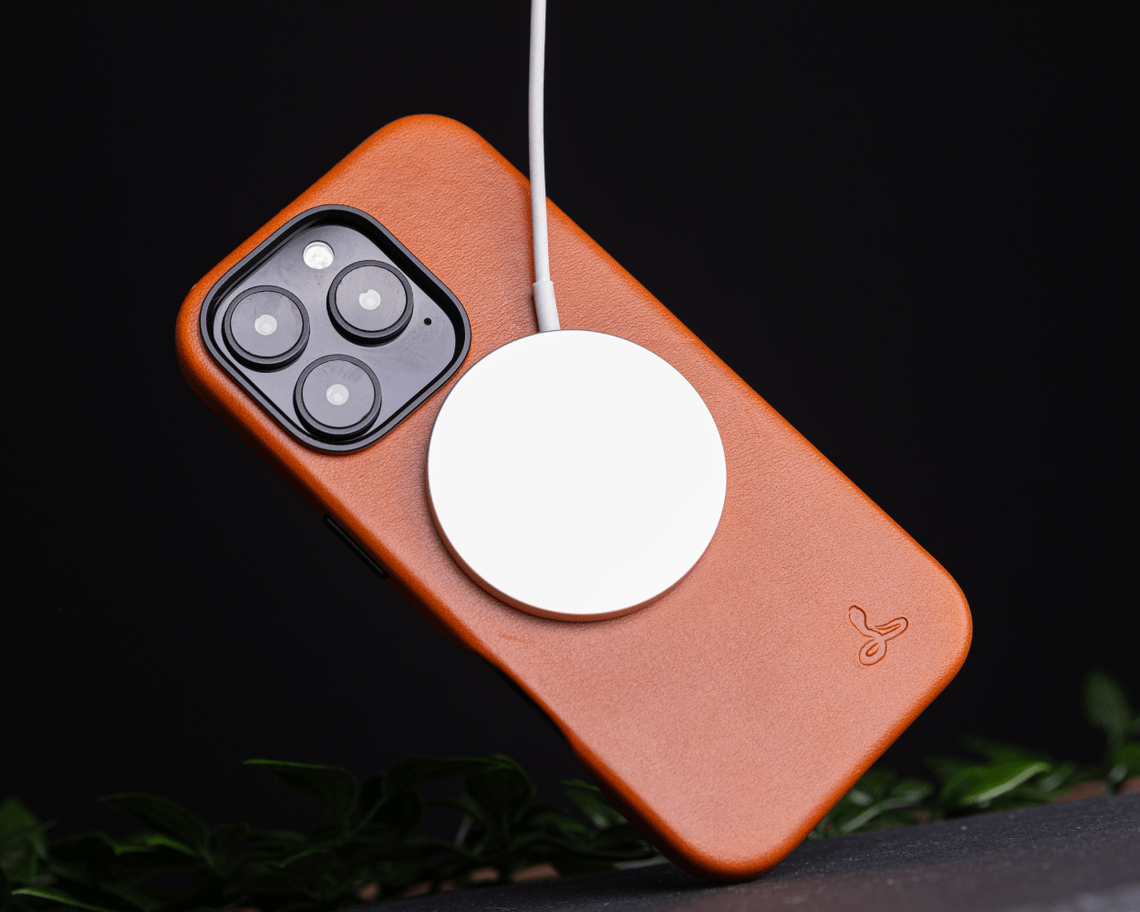 Apple iPhone 16 Pro - Metro Slim Leather Phone Case