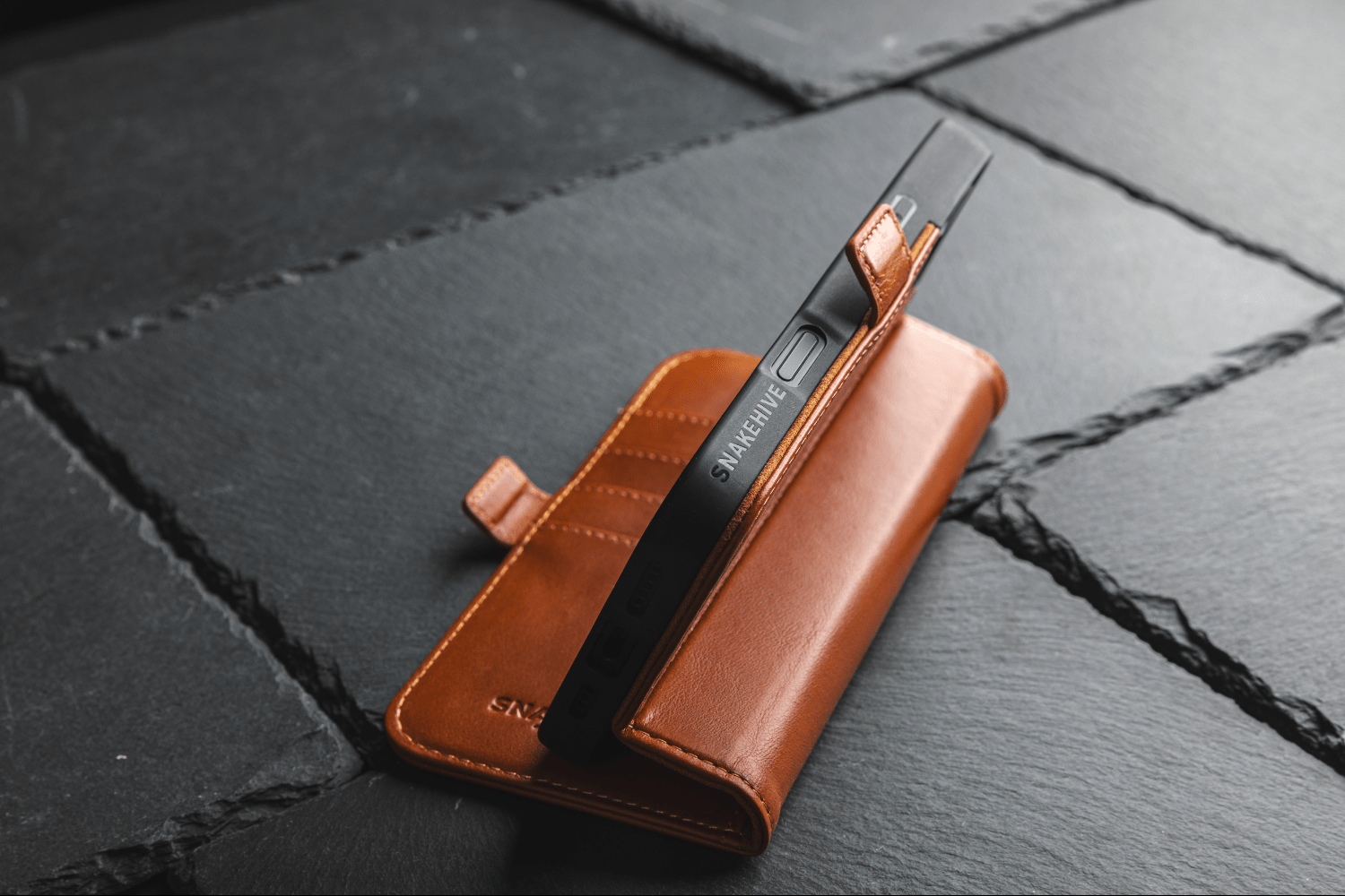 Apple iPhone 16 Pro - Metro Leather Wallet Phone Case