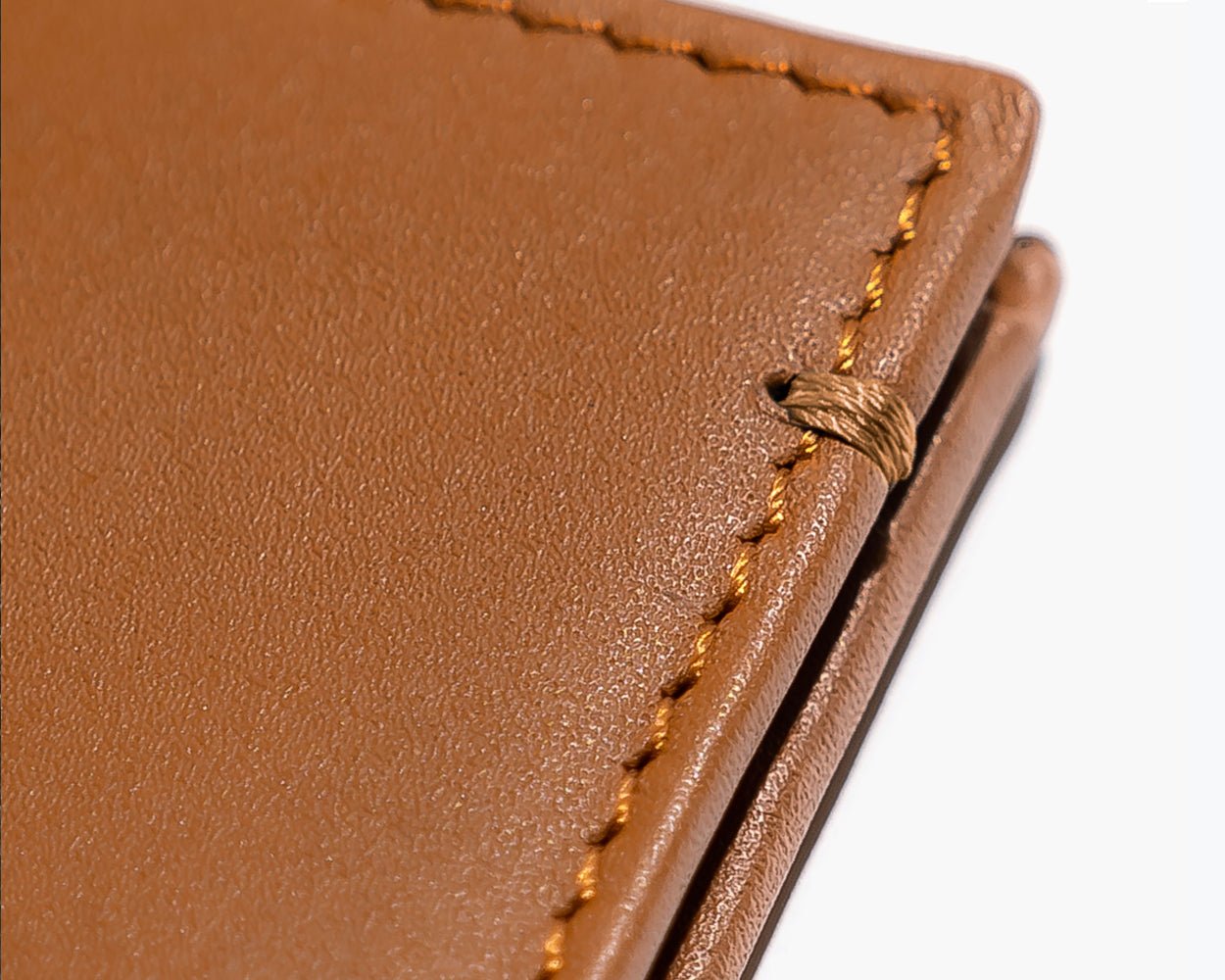 LEATHER BIFOLD WALLET - THE ESSENTIAL COLLECTION